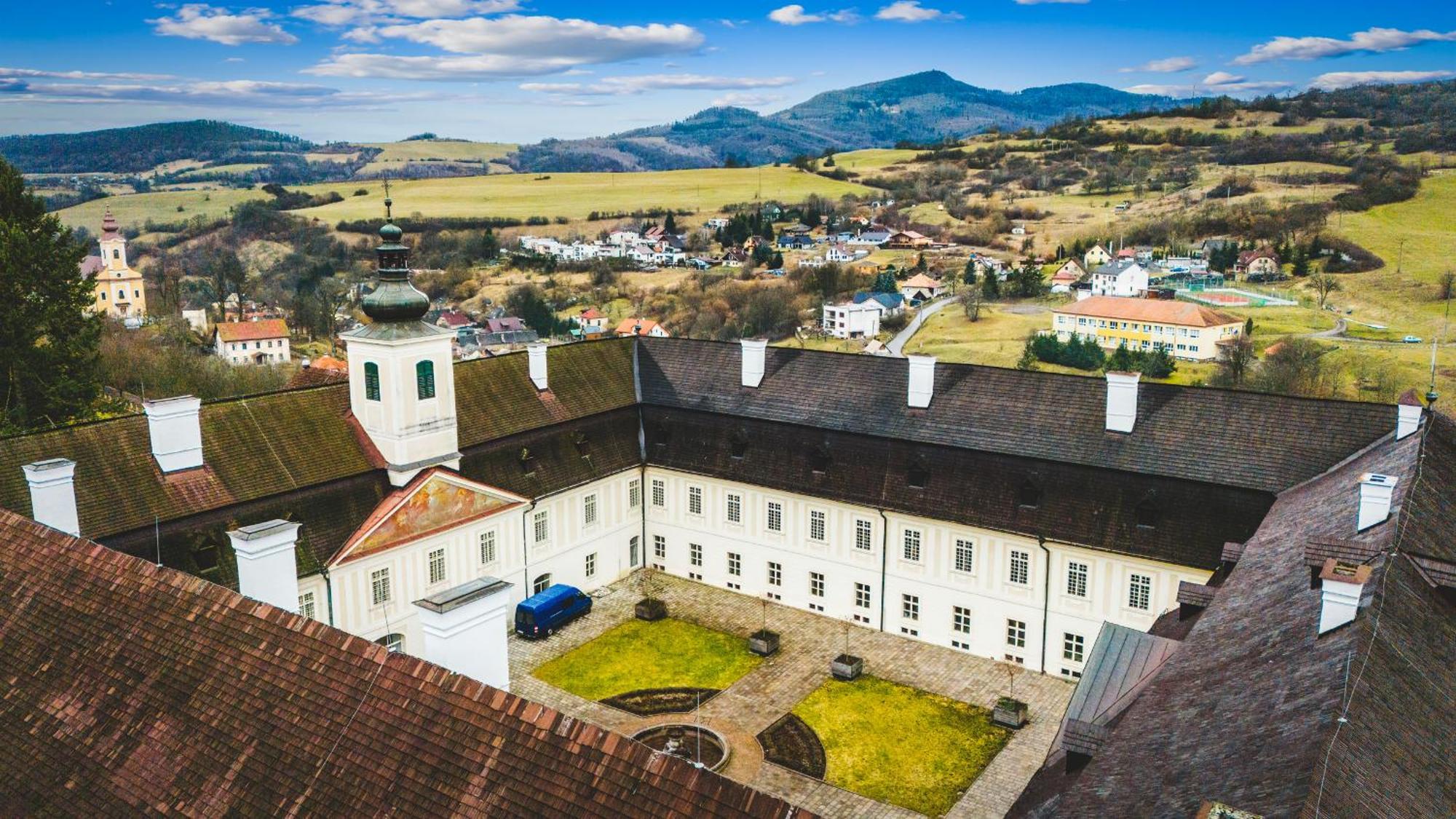 Sovi Dom- Historicke Apartmany Z 19 Storocia, 4Km Od Banskej Stiavnice Svaty Anton ภายนอก รูปภาพ