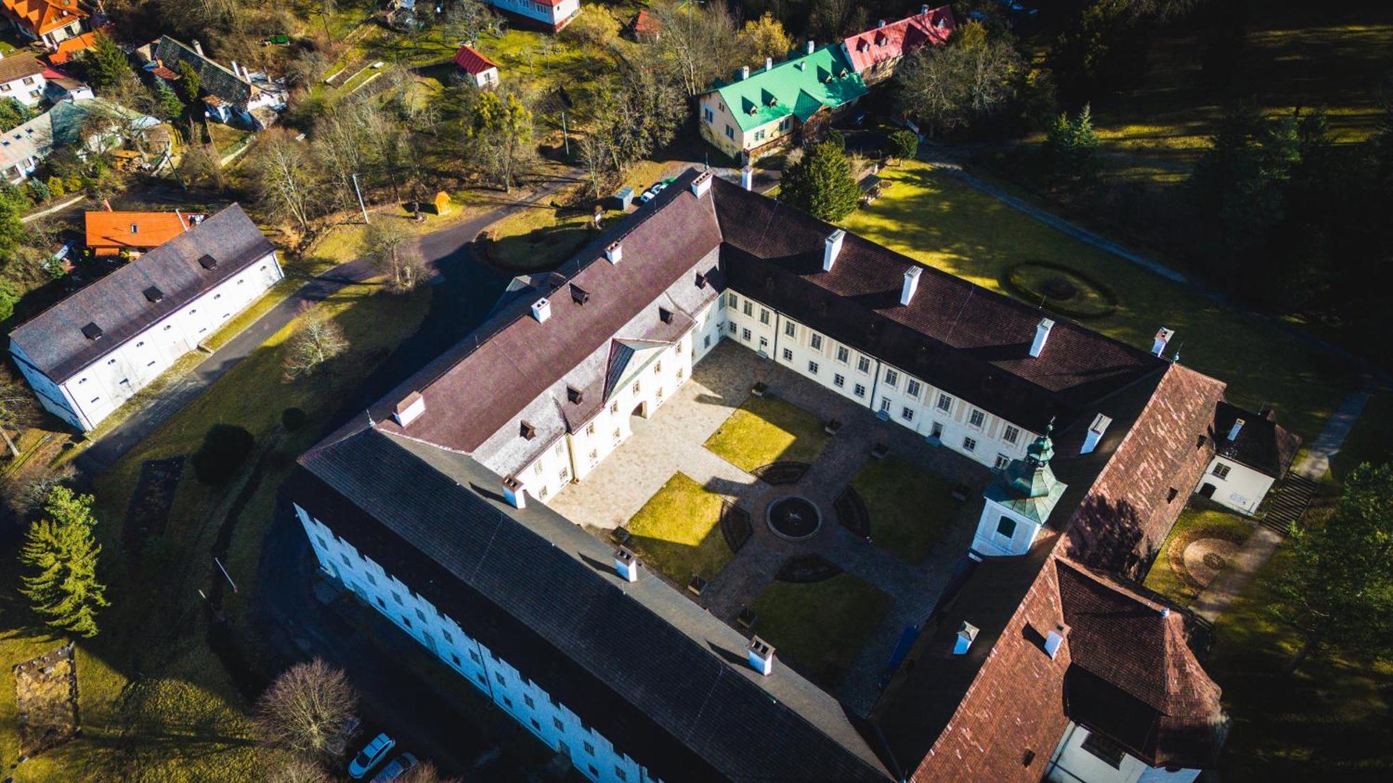 Sovi Dom- Historicke Apartmany Z 19 Storocia, 4Km Od Banskej Stiavnice Svaty Anton ภายนอก รูปภาพ