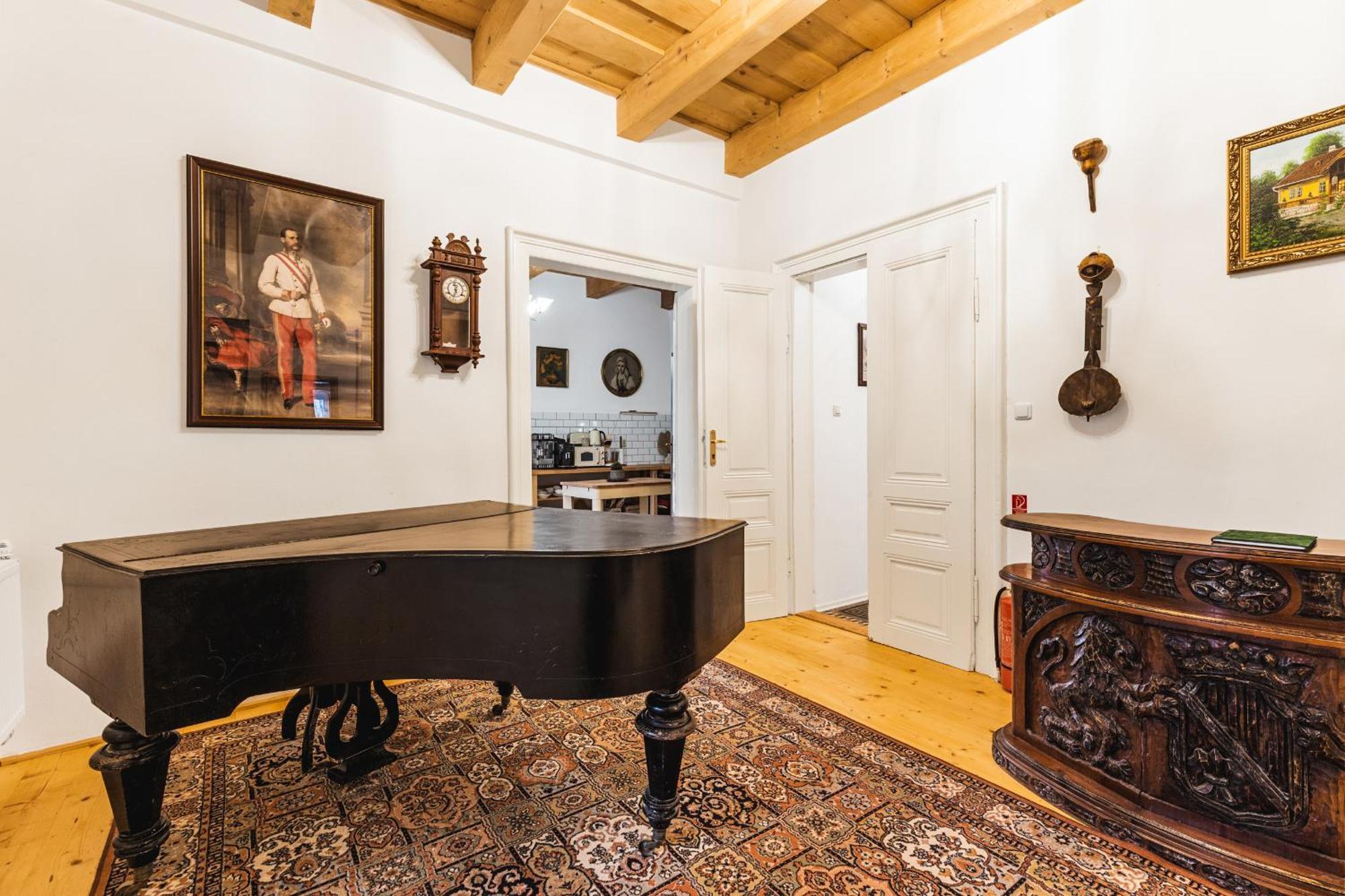 Sovi Dom- Historicke Apartmany Z 19 Storocia, 4Km Od Banskej Stiavnice Svaty Anton ภายนอก รูปภาพ