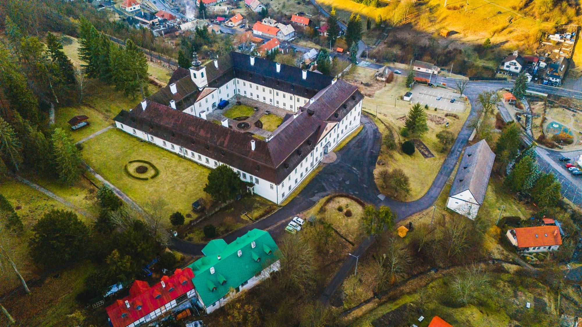 Sovi Dom- Historicke Apartmany Z 19 Storocia, 4Km Od Banskej Stiavnice Svaty Anton ภายนอก รูปภาพ