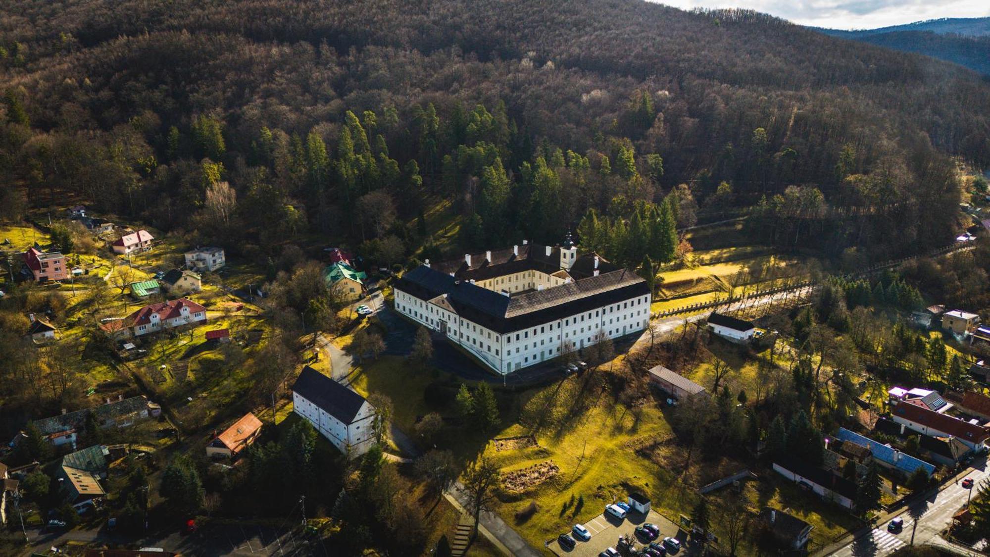Sovi Dom- Historicke Apartmany Z 19 Storocia, 4Km Od Banskej Stiavnice Svaty Anton ภายนอก รูปภาพ
