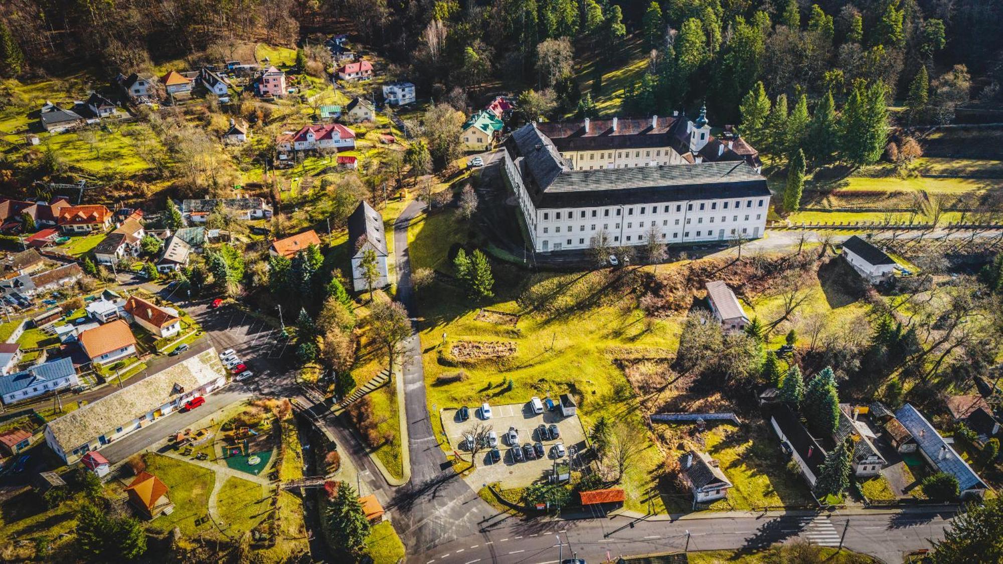 Sovi Dom- Historicke Apartmany Z 19 Storocia, 4Km Od Banskej Stiavnice Svaty Anton ภายนอก รูปภาพ