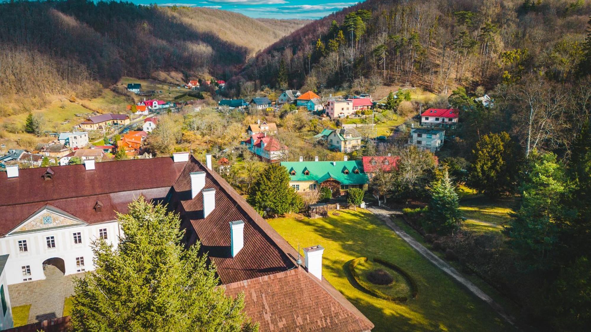 Sovi Dom- Historicke Apartmany Z 19 Storocia, 4Km Od Banskej Stiavnice Svaty Anton ภายนอก รูปภาพ