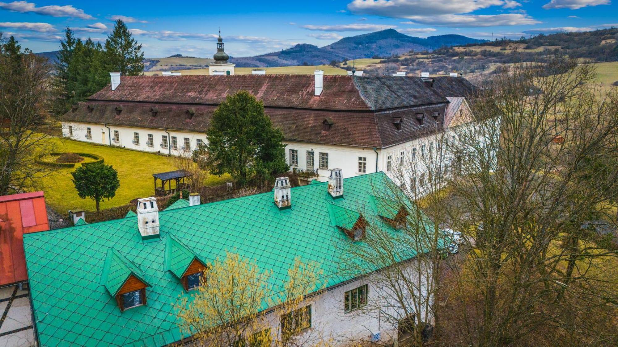 Sovi Dom- Historicke Apartmany Z 19 Storocia, 4Km Od Banskej Stiavnice Svaty Anton ภายนอก รูปภาพ