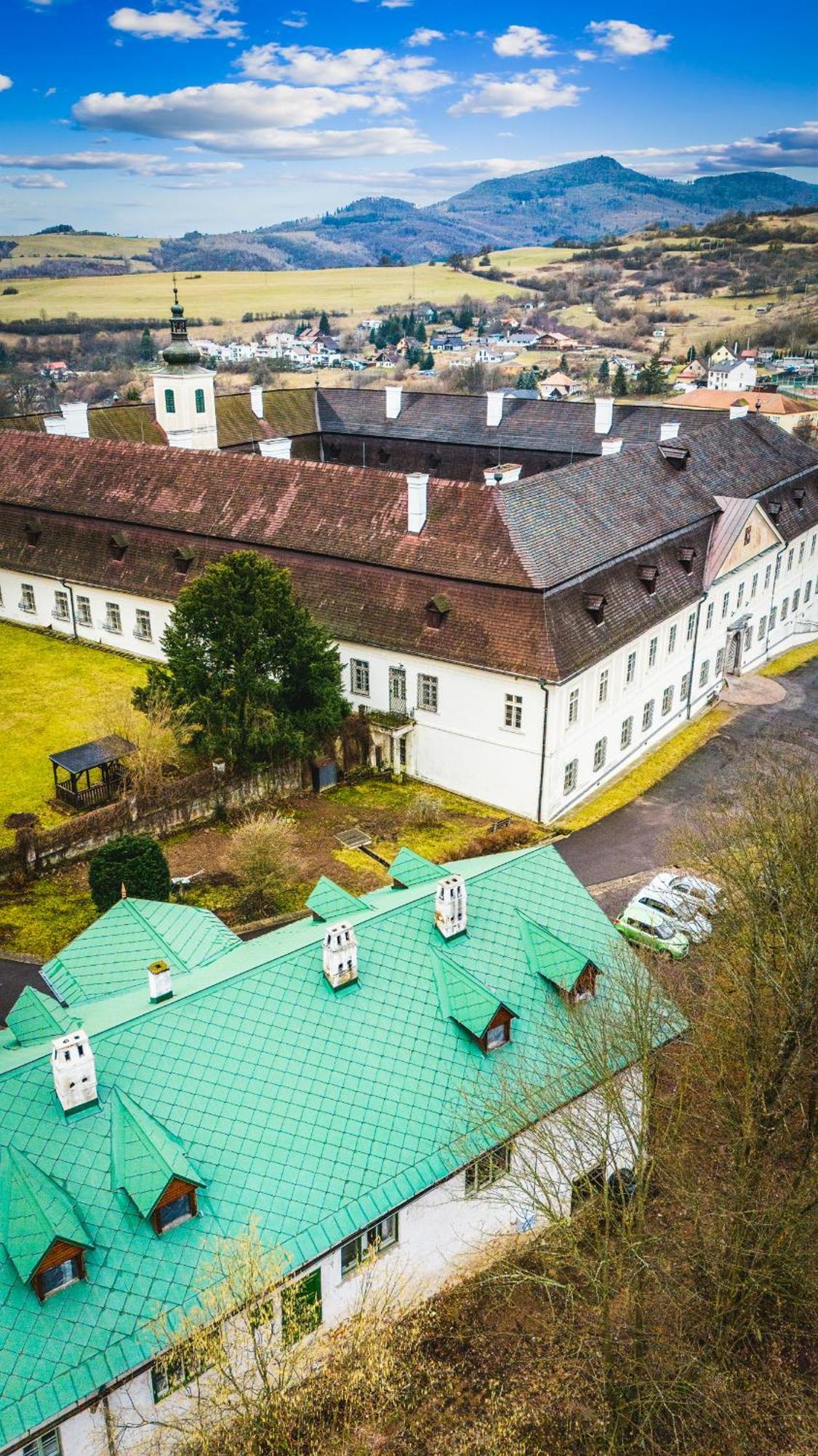 Sovi Dom- Historicke Apartmany Z 19 Storocia, 4Km Od Banskej Stiavnice Svaty Anton ภายนอก รูปภาพ