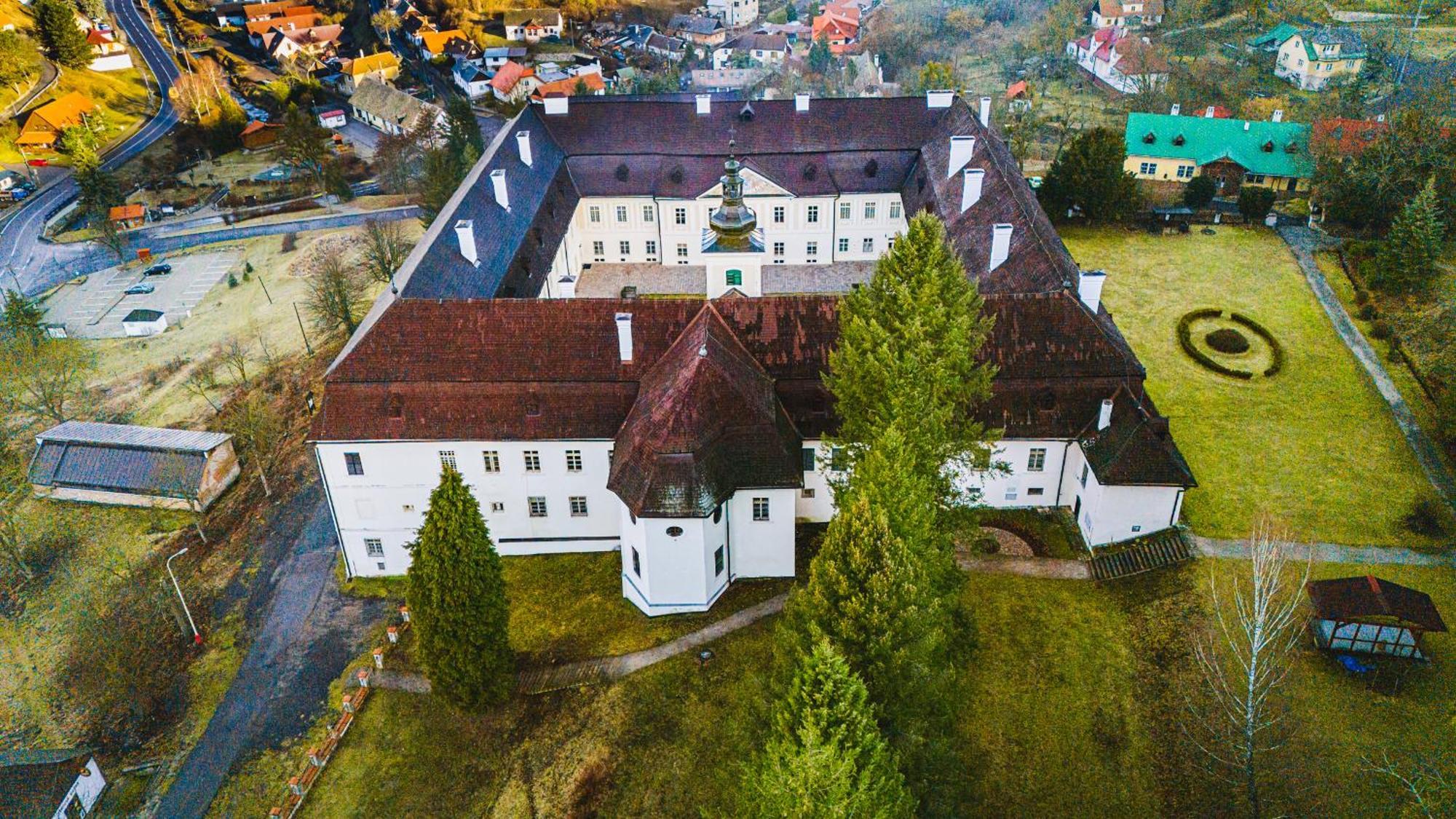 Sovi Dom- Historicke Apartmany Z 19 Storocia, 4Km Od Banskej Stiavnice Svaty Anton ภายนอก รูปภาพ