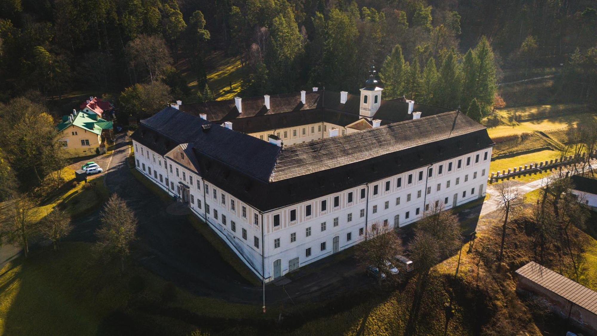 Sovi Dom- Historicke Apartmany Z 19 Storocia, 4Km Od Banskej Stiavnice Svaty Anton ภายนอก รูปภาพ