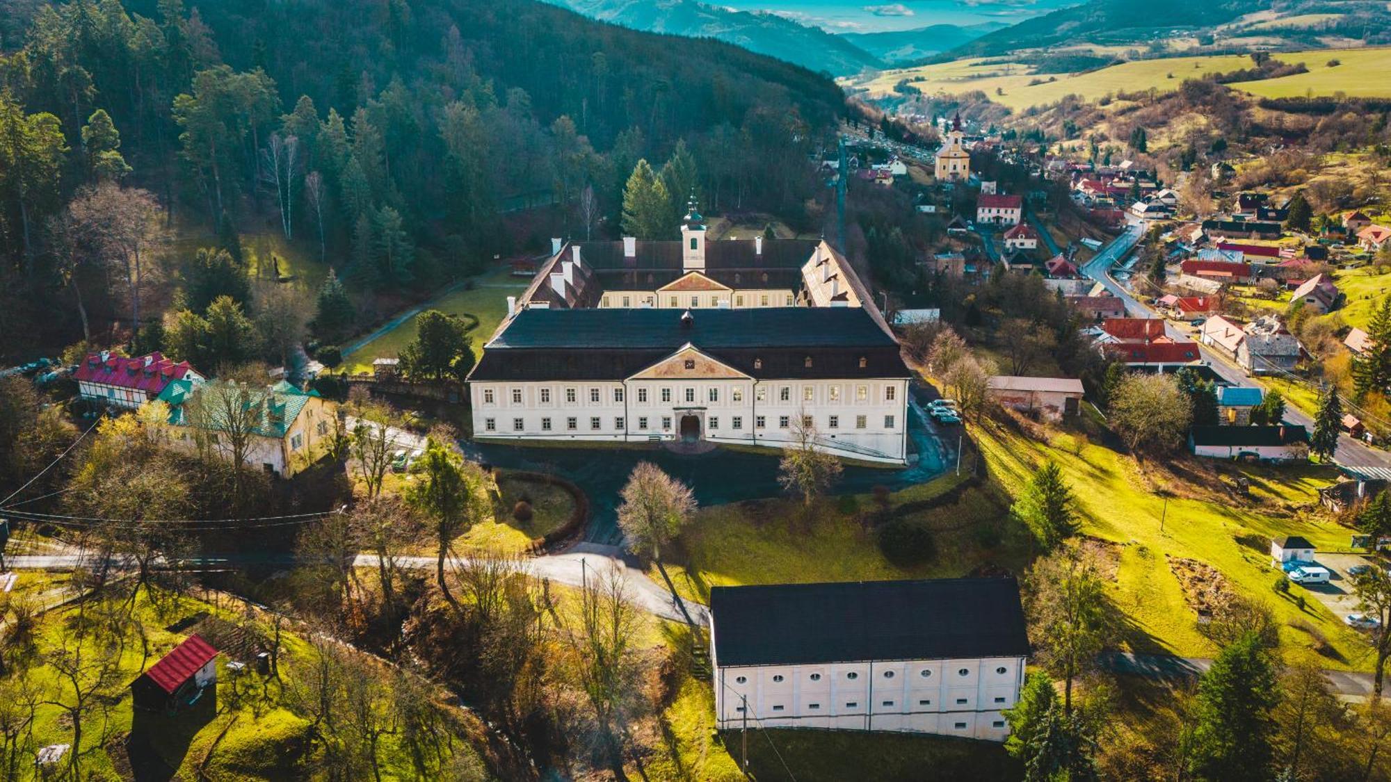 Sovi Dom- Historicke Apartmany Z 19 Storocia, 4Km Od Banskej Stiavnice Svaty Anton ภายนอก รูปภาพ